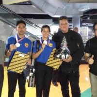 Ketum POBSI jabar berfoto bersama atlet Junior Jabar.